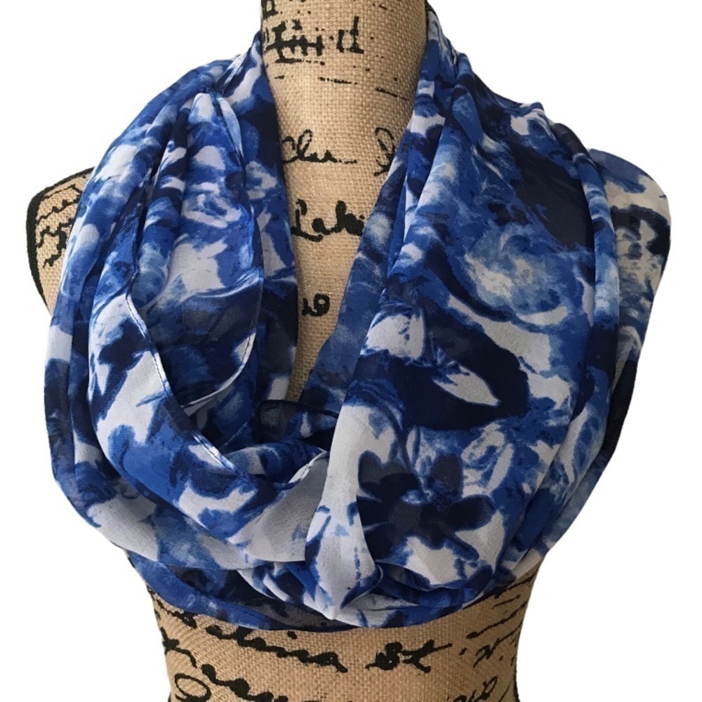 𝅺charming Charlie’s Infinity Scarf